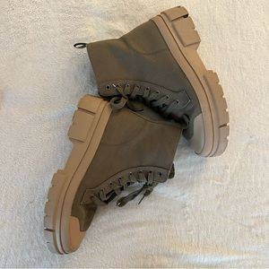 No Boundaries Platform Boots in Army Green size 9